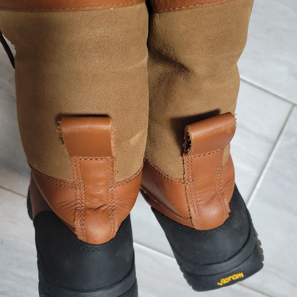 UGG-Vibram Women's Tan Leather and Black Lace-Up Winter Boots- Sheepskin SZ 7 - Picture 5 of 12